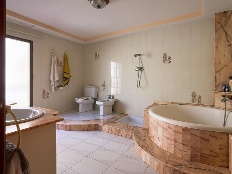 9 makuuhuone Omakotitalo myytävänä paikassa Canals - 360 000 € (Ref: 10008808)
