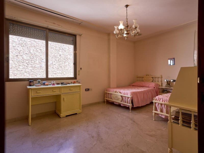 9 makuuhuone Omakotitalo myytävänä paikassa Canals - 360 000 € (Ref: 10008808)