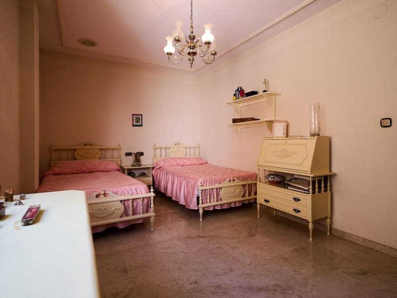 9 makuuhuone Omakotitalo myytävänä paikassa Canals - 360 000 € (Ref: 10008808)