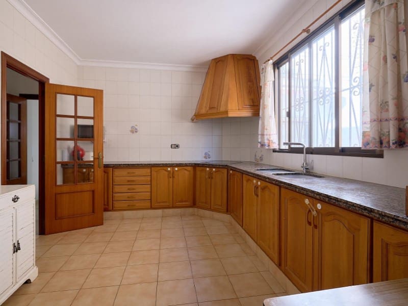 9 makuuhuone Omakotitalo myytävänä paikassa Canals - 360 000 € (Ref: 10008808)