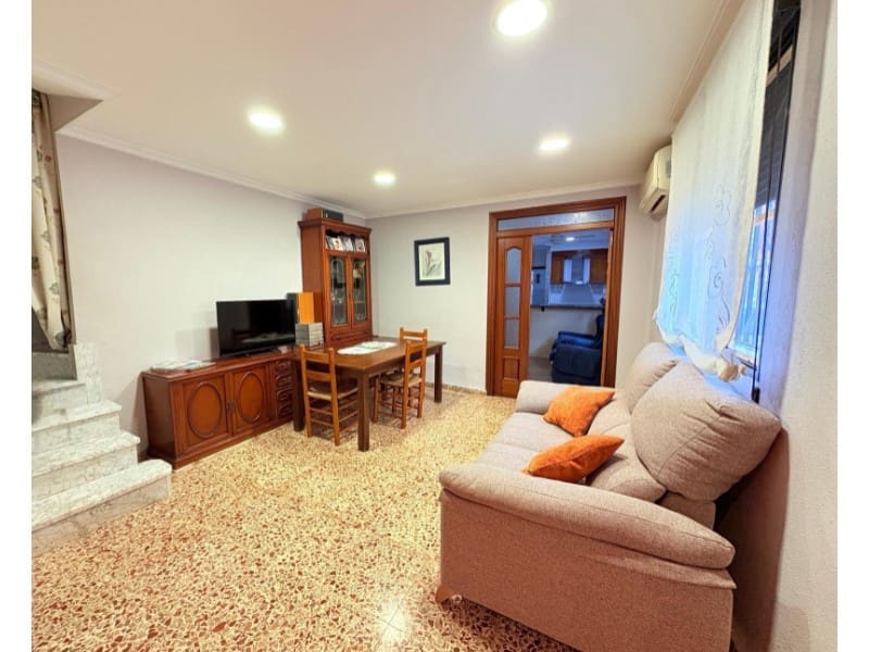 5 bedroom Townhouse for sale in L'Olleria with garage - € 140,000 (Ref: 10008812)