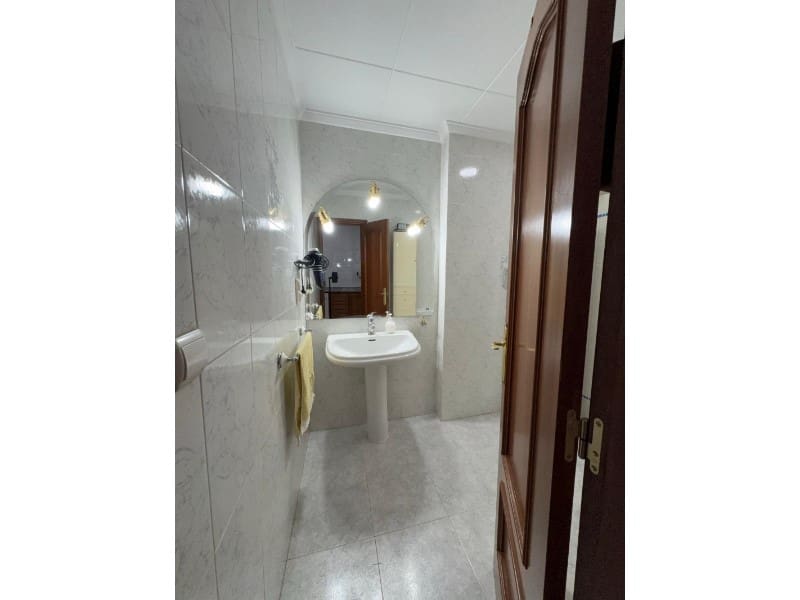 5 bedroom Townhouse for sale in L'Olleria with garage - € 140,000 (Ref: 10008812)