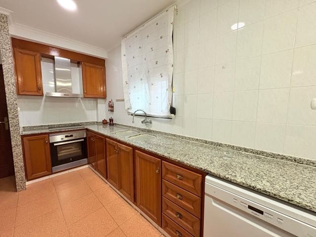 5 bedroom Townhouse for sale in L'Olleria with garage - € 140,000 (Ref: 10008812)