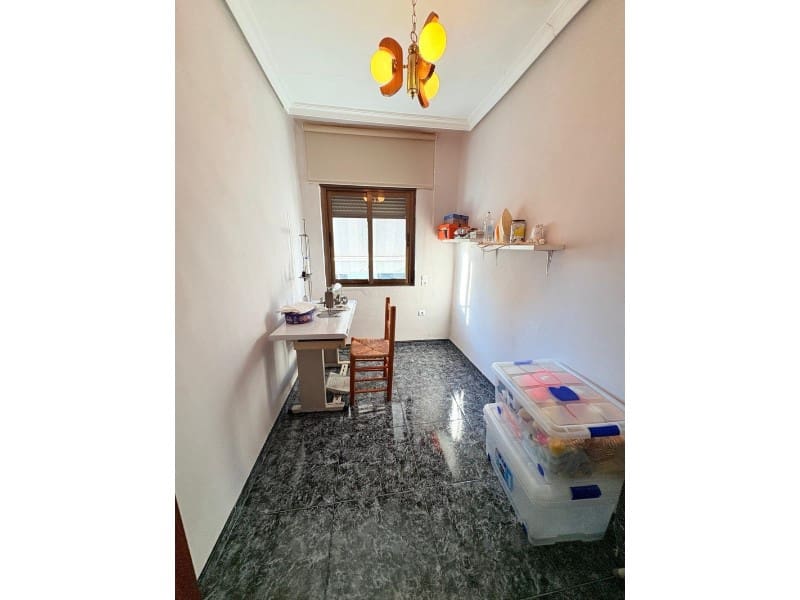 5 bedroom Townhouse for sale in L'Olleria with garage - € 140,000 (Ref: 10008812)