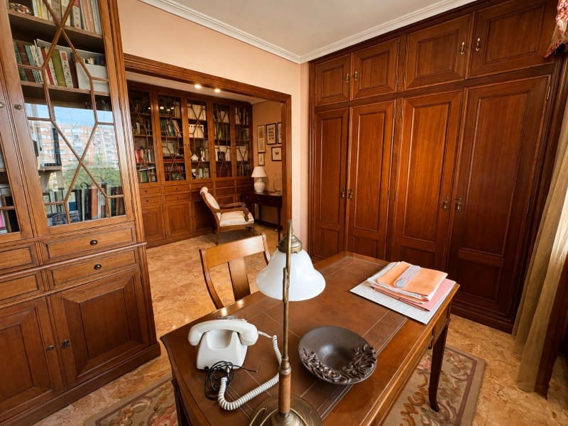 5 soveværelse Lejlighed til salg i Valencia by - € 530.000 (Ref: 10020398)