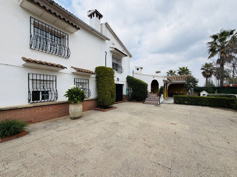7 Zimmer Villa zu verkaufen in Valencia Stadt mit Pool Garage - 395.000 € (Ref: 10031664)