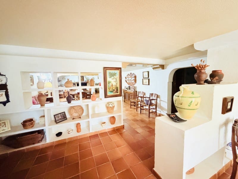 7 Zimmer Villa zu verkaufen in Valencia Stadt mit Pool Garage - 395.000 € (Ref: 10031664)