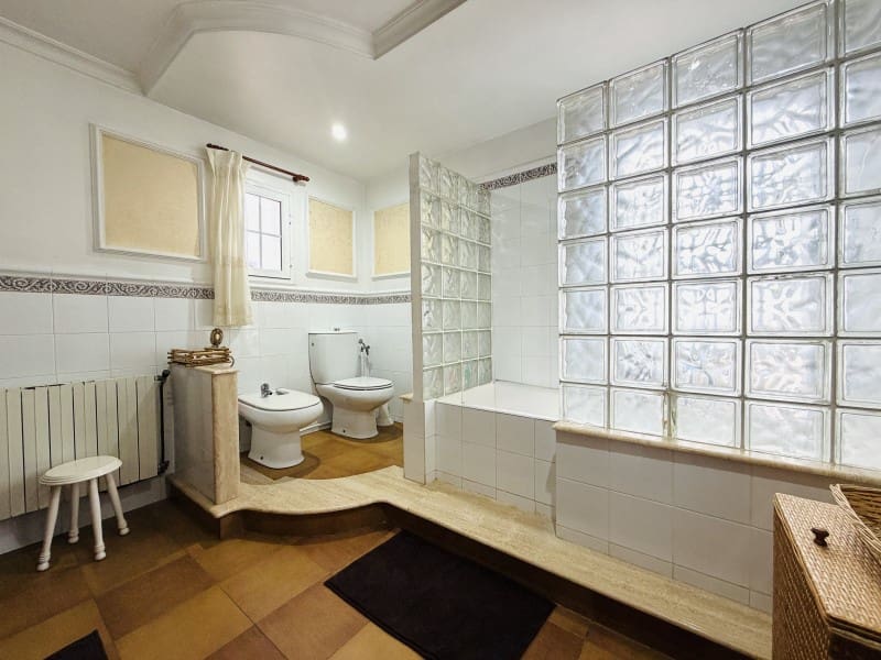 7 Zimmer Villa zu verkaufen in Valencia Stadt mit Pool Garage - 395.000 € (Ref: 10031664)