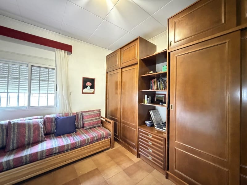 7 Zimmer Villa zu verkaufen in Valencia Stadt mit Pool Garage - 395.000 € (Ref: 10031664)
