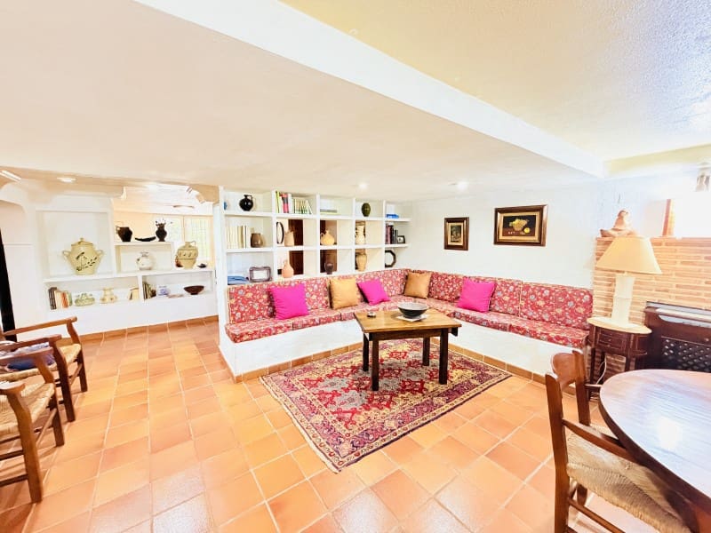 7 Zimmer Villa zu verkaufen in Valencia Stadt mit Pool Garage - 395.000 € (Ref: 10031664)