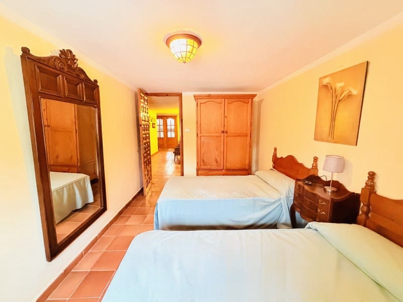7 Zimmer Villa zu verkaufen in Valencia Stadt mit Pool Garage - 395.000 € (Ref: 10031664)