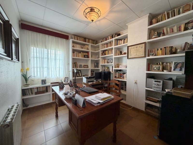 7 Zimmer Villa zu verkaufen in Valencia Stadt mit Pool Garage - 395.000 € (Ref: 10031664)