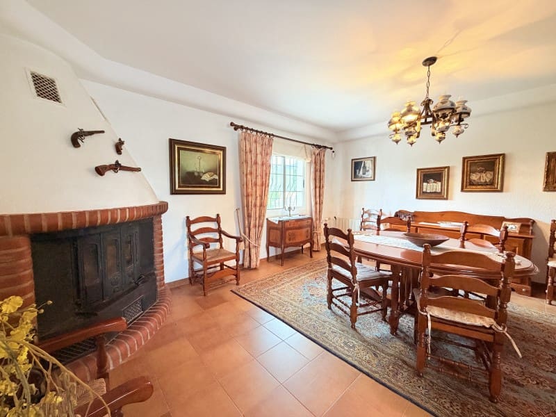 7 Zimmer Villa zu verkaufen in Valencia Stadt mit Pool Garage - 395.000 € (Ref: 10031664)
