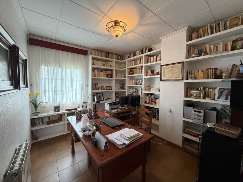 7 Zimmer Villa zu verkaufen in Valencia Stadt mit Pool Garage - 395.000 € (Ref: 10031664)
