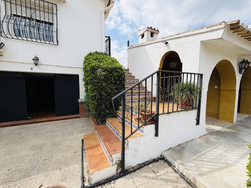 7 Zimmer Villa zu verkaufen in Valencia Stadt mit Pool Garage - 395.000 € (Ref: 10031664)