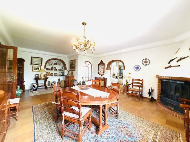 7 Zimmer Villa zu verkaufen in Valencia Stadt mit Pool Garage - 395.000 € (Ref: 10031664)