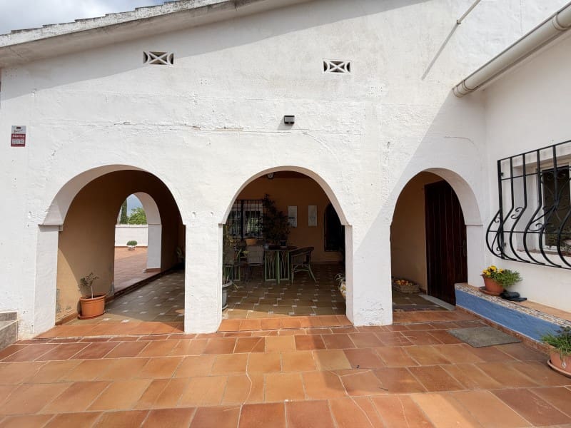 7 Zimmer Villa zu verkaufen in Valencia Stadt mit Pool Garage - 395.000 € (Ref: 10031664)