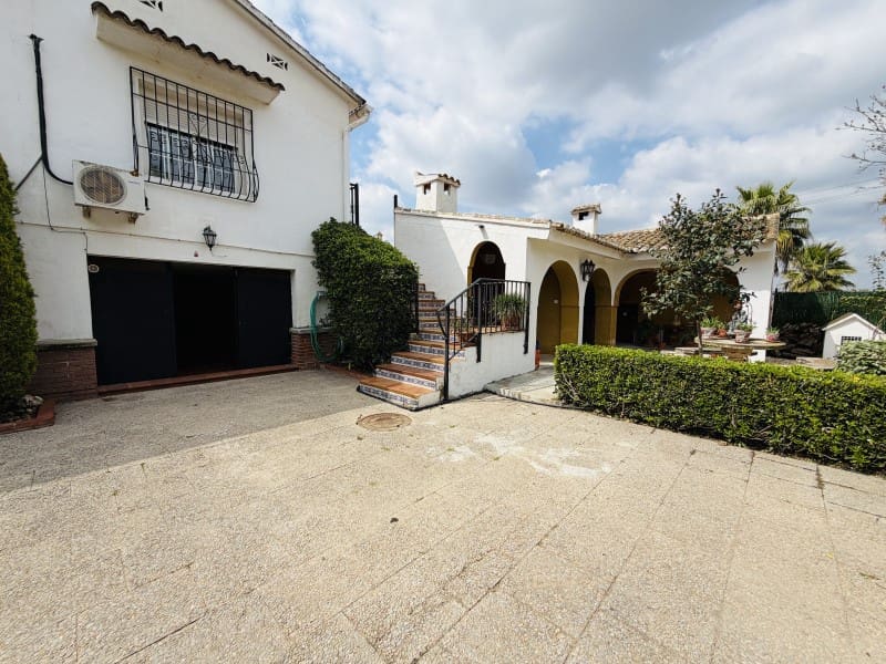 7 Zimmer Villa zu verkaufen in Valencia Stadt mit Pool Garage - 395.000 € (Ref: 10031664)