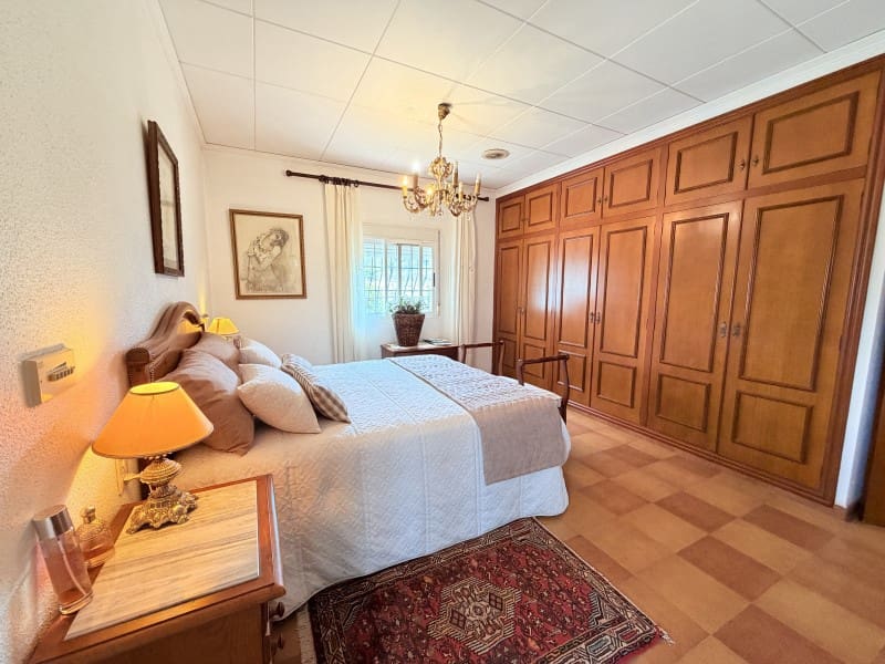 7 Zimmer Villa zu verkaufen in Valencia Stadt mit Pool Garage - 395.000 € (Ref: 10031664)