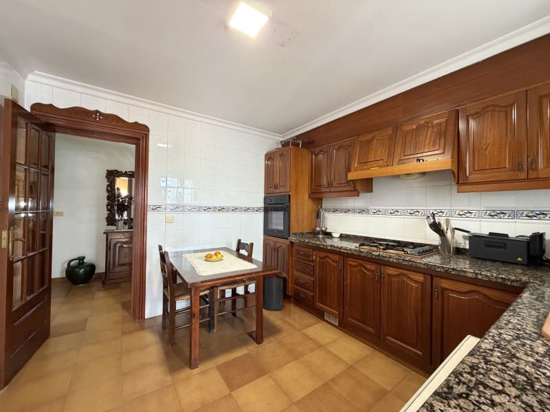 7 Zimmer Villa zu verkaufen in Valencia Stadt mit Pool Garage - 395.000 € (Ref: 10031664)