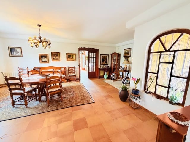 7 bedroom Villa for sale in El saler, Valencia city with pool garage - € 395,000 (Ref: 10031664)