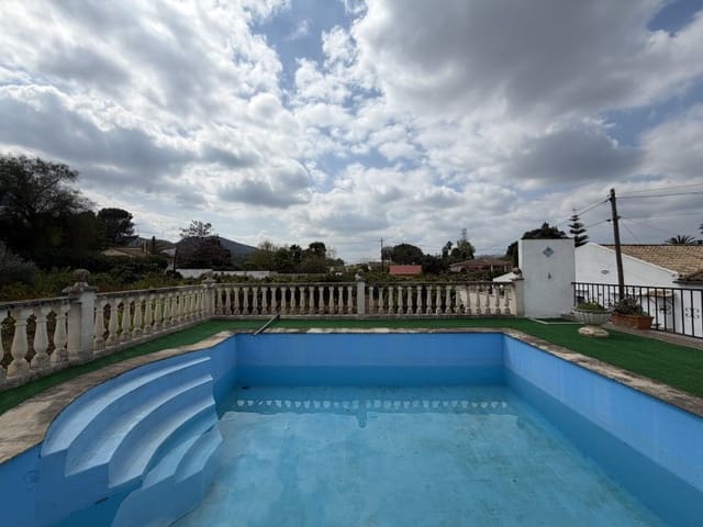 7 bedroom Villa for sale in El saler, Valencia city with pool garage - € 395,000 (Ref: 10031664)