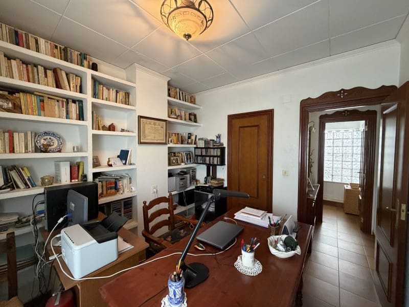 7 Zimmer Villa zu verkaufen in Valencia Stadt mit Pool Garage - 395.000 € (Ref: 10031664)