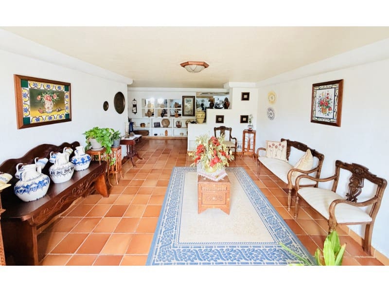 7 Zimmer Villa zu verkaufen in Valencia Stadt mit Pool Garage - 395.000 € (Ref: 10031664)