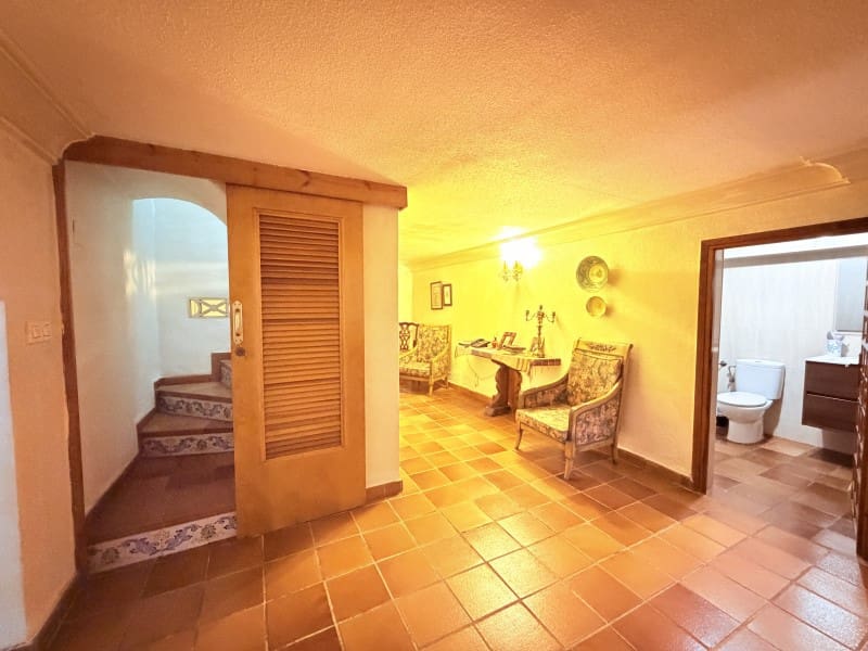 7 Zimmer Villa zu verkaufen in Valencia Stadt mit Pool Garage - 395.000 € (Ref: 10031664)