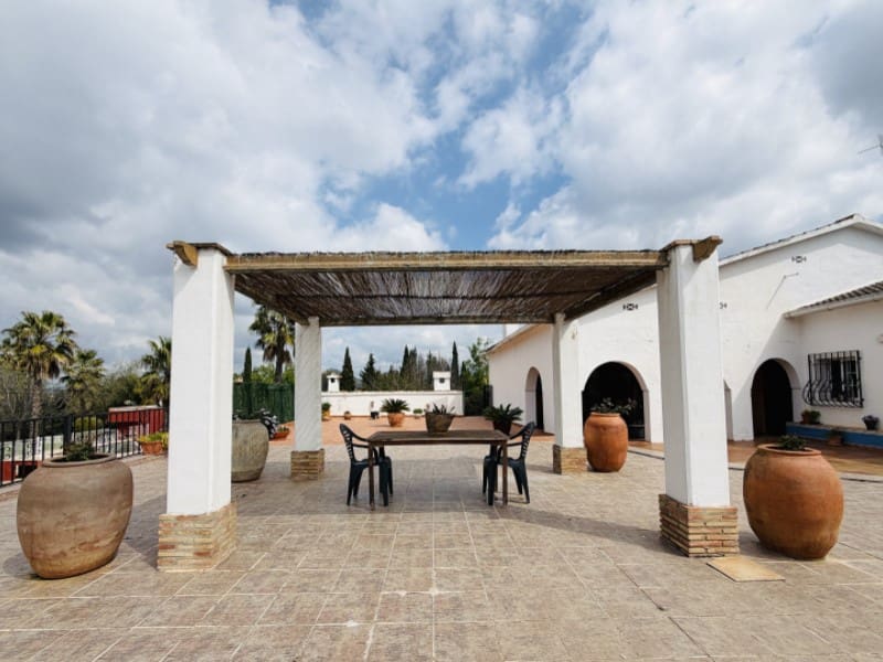 7 Zimmer Villa zu verkaufen in Valencia Stadt mit Pool Garage - 395.000 € (Ref: 10031664)