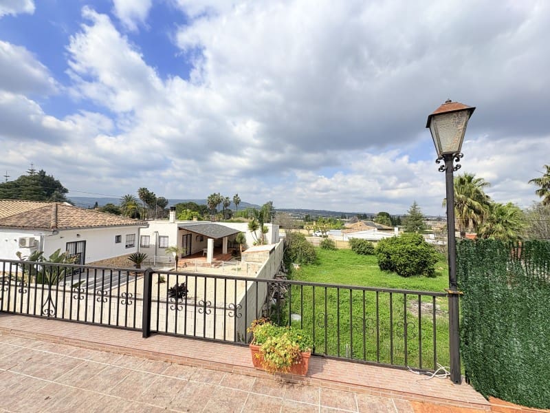 7 Zimmer Villa zu verkaufen in Valencia Stadt mit Pool Garage - 395.000 € (Ref: 10031664)