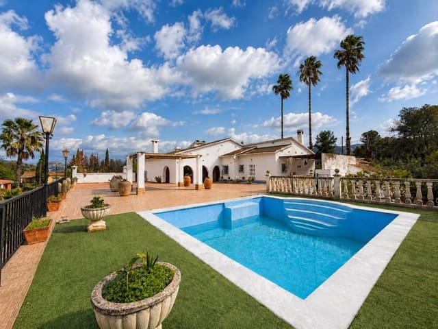 7 bedroom Villa for sale in El saler, Valencia city with pool garage - € 395,000 (Ref: 10031664)