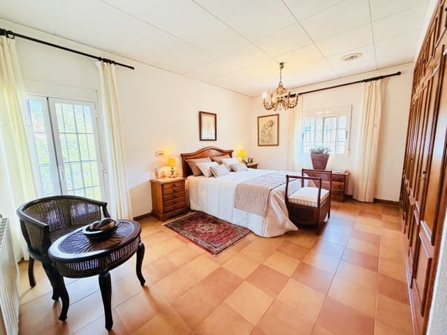 7 bedroom Villa for sale in El saler, Valencia city with pool garage - € 395,000 (Ref: 10031664)
