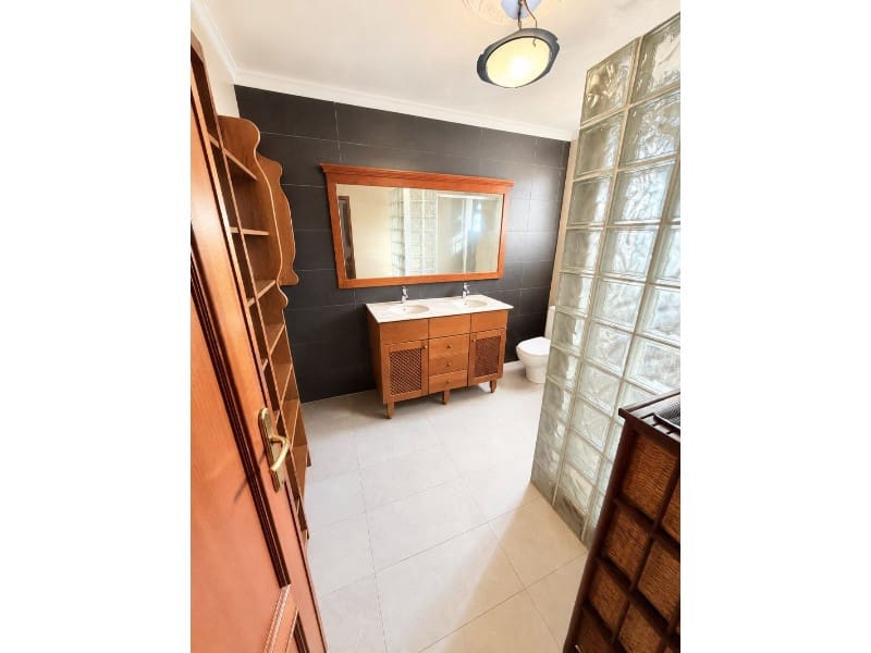 6 quarto Moradia para venda em Canals com piscina garagem - 350 000 € (Ref: 10058768)