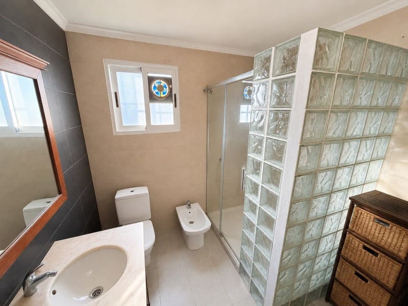 6 quarto Moradia para venda em Canals com piscina garagem - 350 000 € (Ref: 10058768)