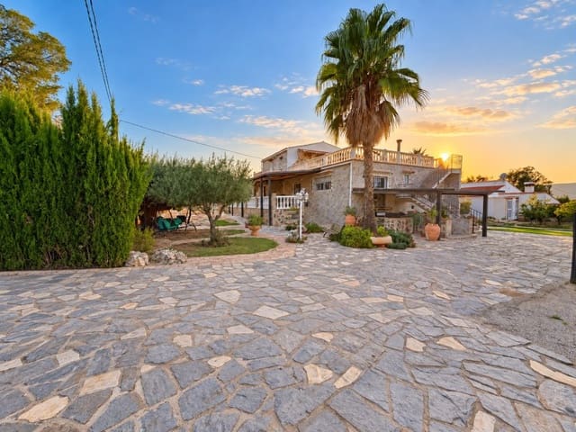 6 quarto Moradia para venda em Canals com piscina garagem - 350 000 € (Ref: 10058768)