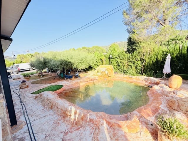 6 quarto Moradia para venda em Canals com piscina garagem - 350 000 € (Ref: 10058768)