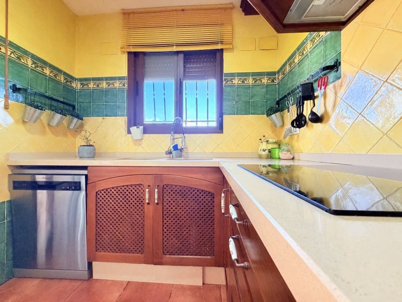 4 quarto Moradia para venda em Canals com piscina garagem - 360 000 € (Ref: 10161241)