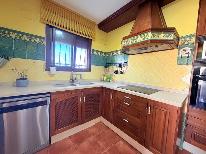 4 quarto Moradia para venda em Canals com piscina garagem - 360 000 € (Ref: 10161241)