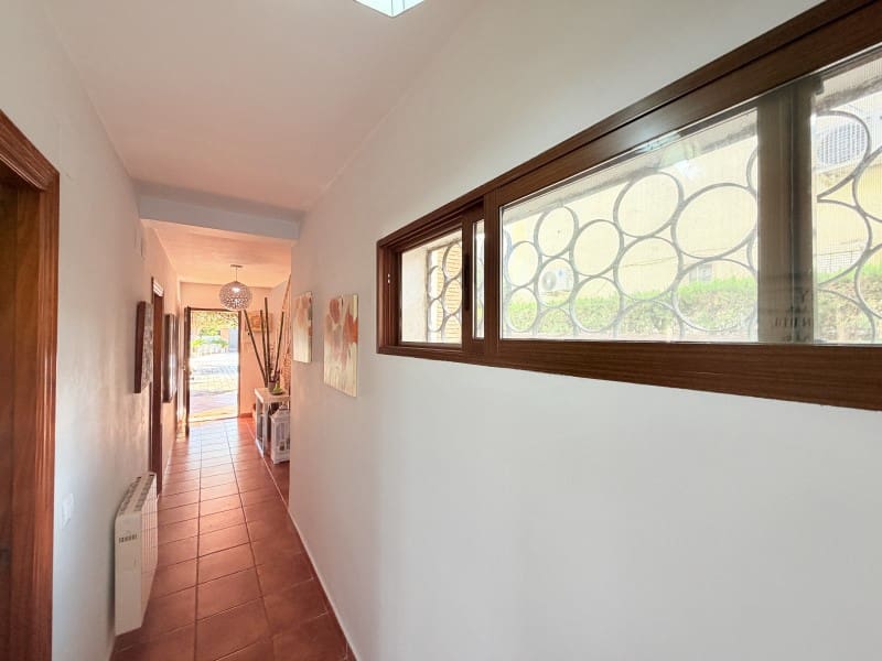 4 quarto Moradia para venda em Canals com piscina garagem - 360 000 € (Ref: 10161241)