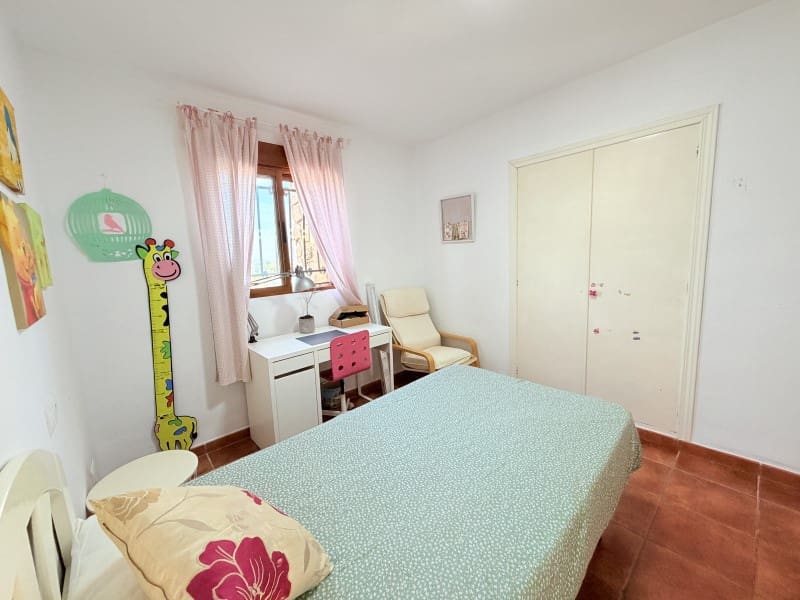 4 quarto Moradia para venda em Canals com piscina garagem - 360 000 € (Ref: 10161241)