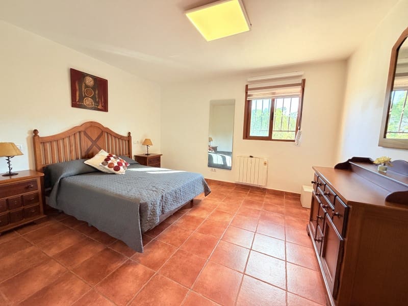 4 quarto Moradia para venda em Canals com piscina garagem - 360 000 € (Ref: 10161241)