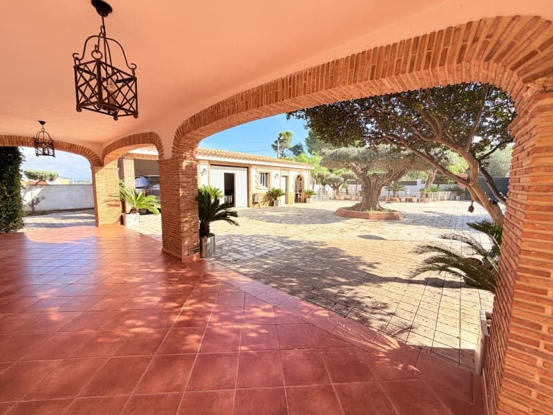 4 quarto Moradia para venda em Canals com piscina garagem - 360 000 € (Ref: 10161241)