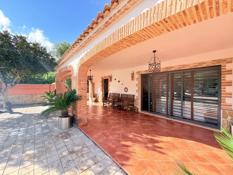4 quarto Moradia para venda em Canals com piscina garagem - 360 000 € (Ref: 10161241)