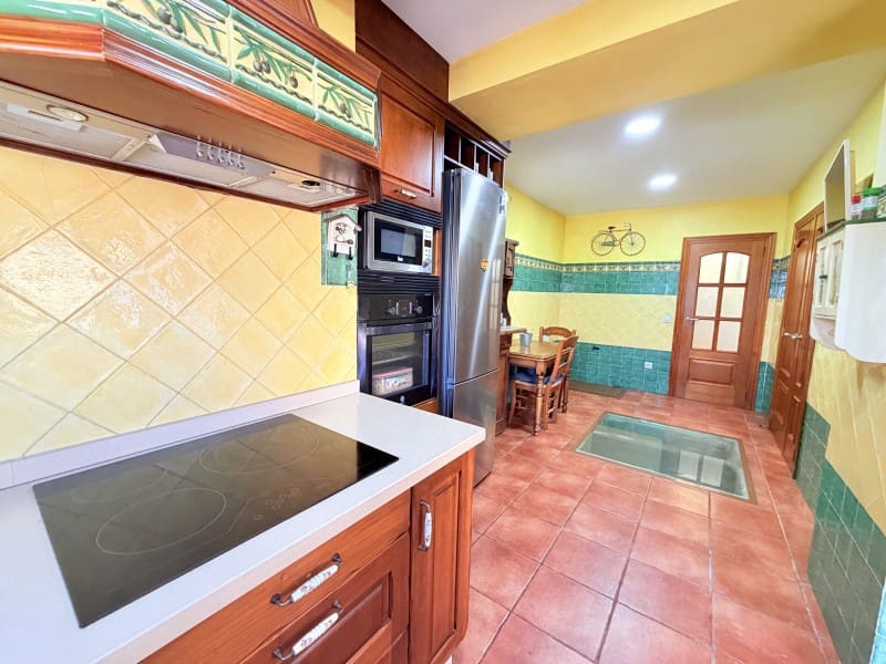 4 quarto Moradia para venda em Canals com piscina garagem - 360 000 € (Ref: 10161241)