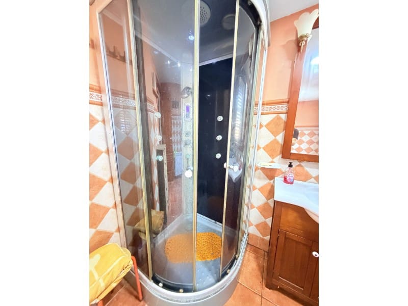 4 quarto Moradia para venda em Canals com piscina garagem - 360 000 € (Ref: 10161241)
