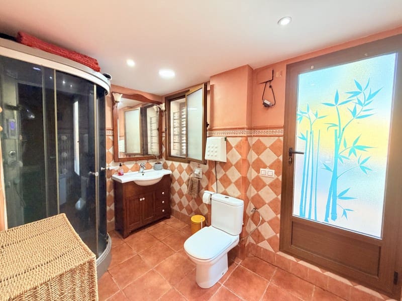 4 quarto Moradia para venda em Canals com piscina garagem - 360 000 € (Ref: 10161241)