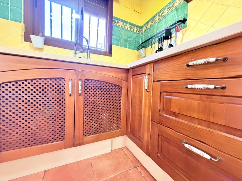 4 quarto Moradia para venda em Canals com piscina garagem - 360 000 € (Ref: 10161241)