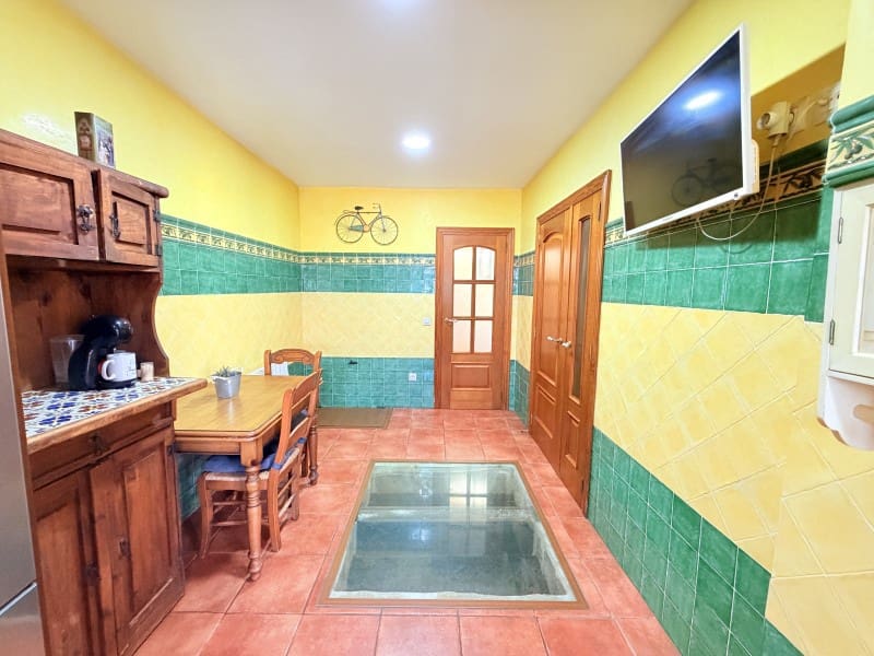 4 quarto Moradia para venda em Canals com piscina garagem - 360 000 € (Ref: 10161241)
