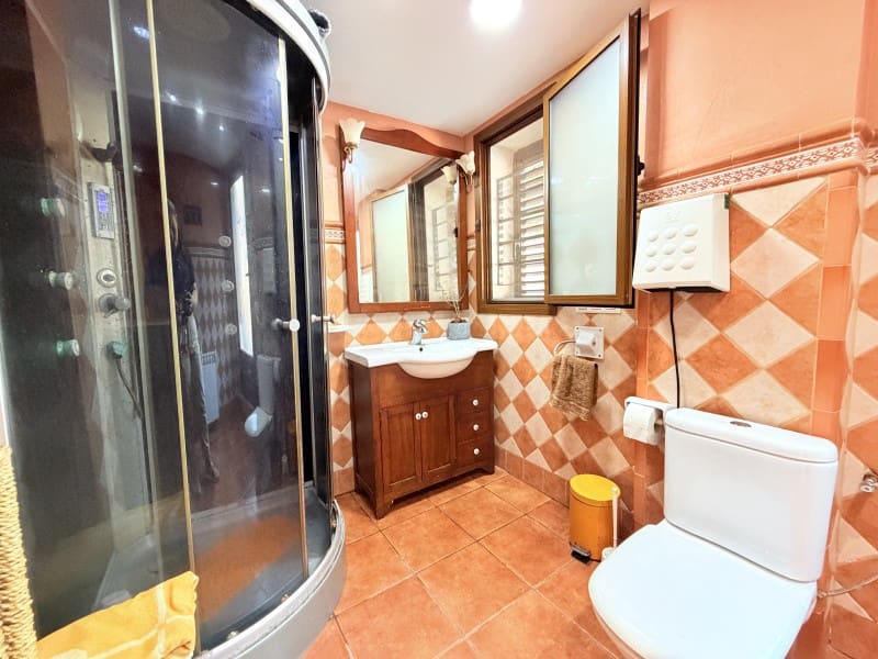 4 quarto Moradia para venda em Canals com piscina garagem - 360 000 € (Ref: 10161241)